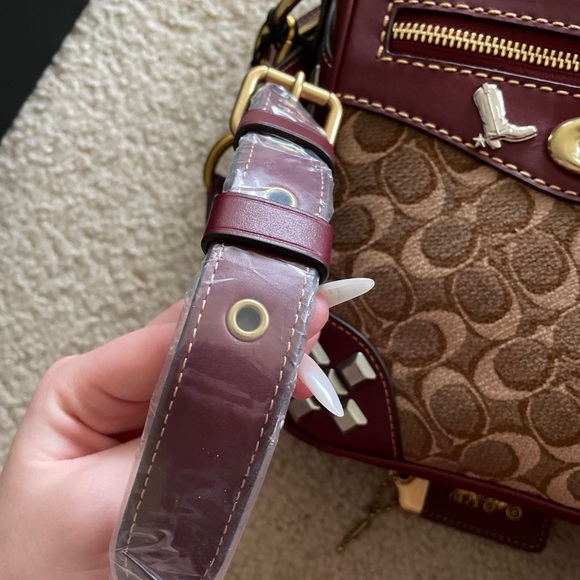NEW WITH TAGS Coach Crossbody with Cowboy Metal Decals - Picture 6 of 7